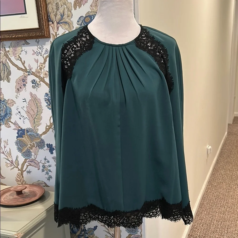 Tuckernuck Juniper Veil Lace Trim Women's Blouse - Picture 2 of 7